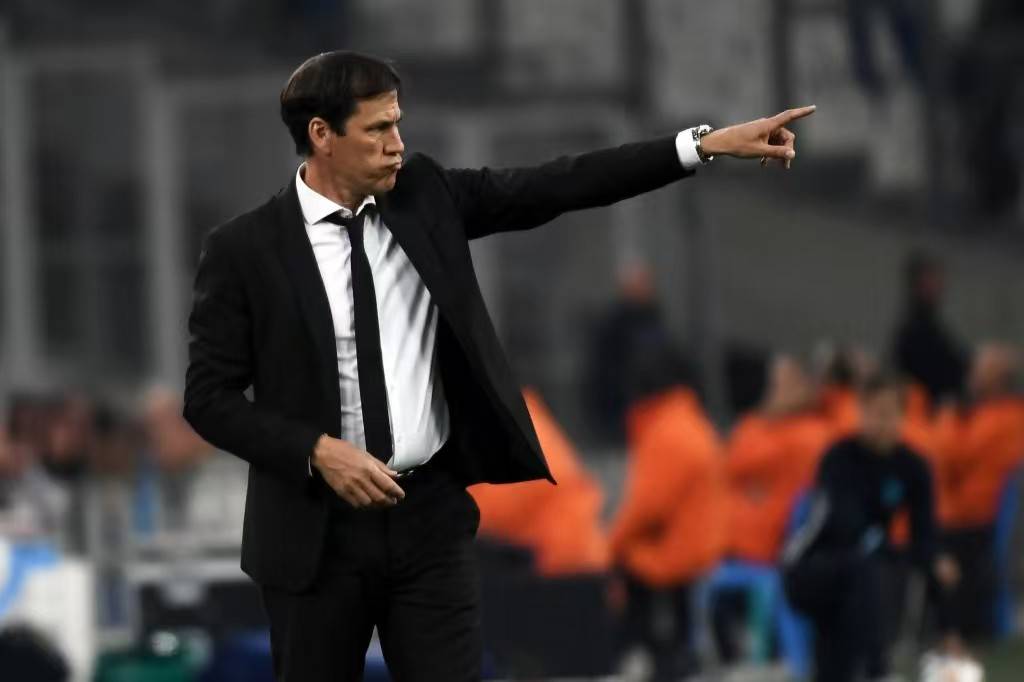 多米电子-风云突变里尔赛前外线爆发曼联手感冰凉备战法国杯，费德勒连续三场比赛得分超过惊艳表现看傻球迷(费德勒提出的情景因素有多选题2分)