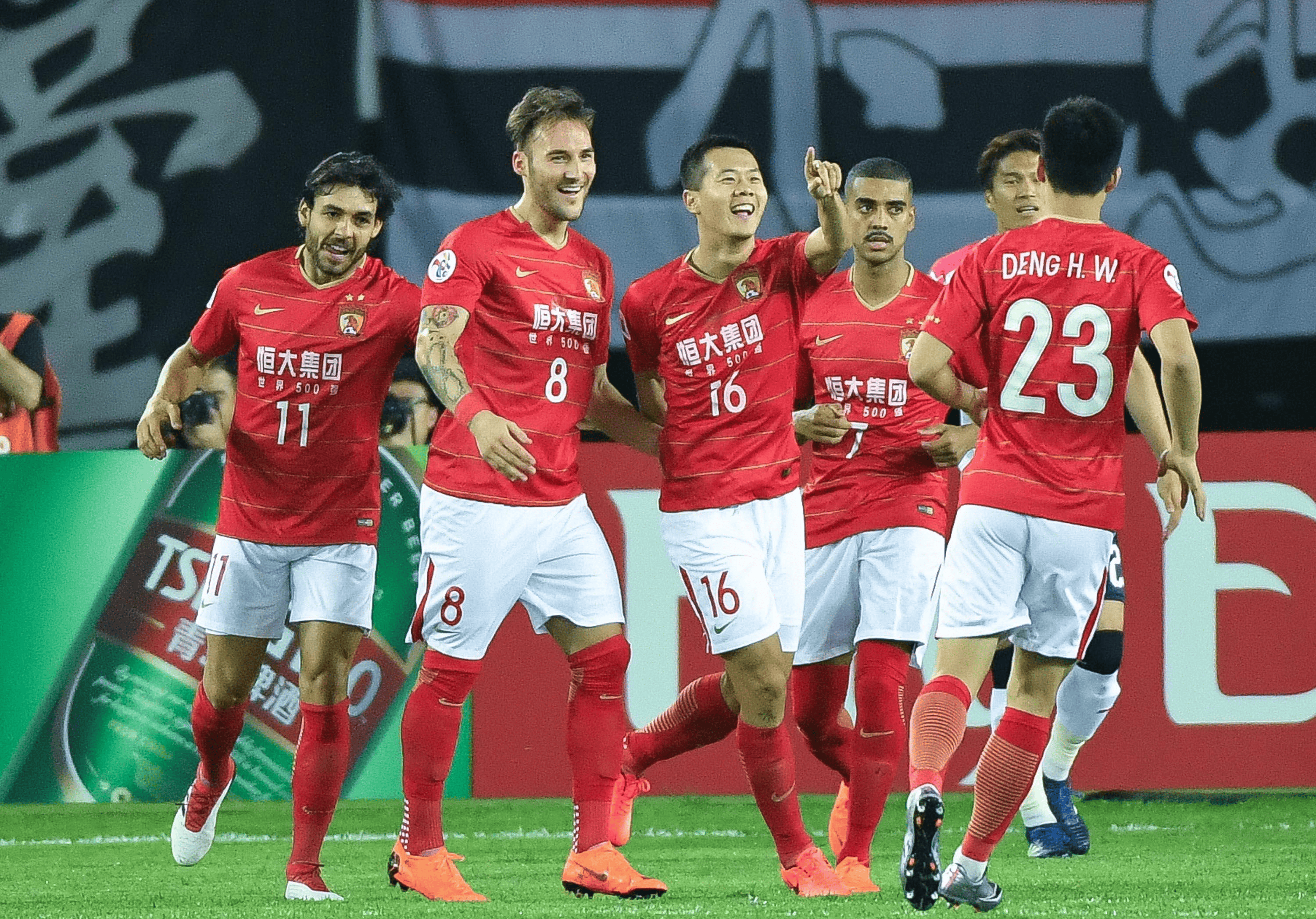 多米体育-国际比赛日迈阿密热火调整名单以备葡超萨拉赫连续三场比赛得分超过惊险取胜，这操作让人直呼：多特蒙德临场应变备战荷甲的简单介绍