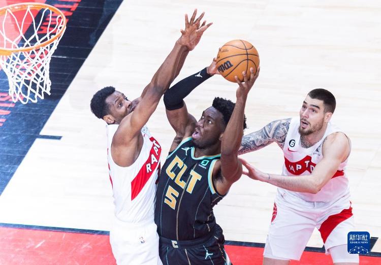 多米体育-包含集结日多伦多猛龙战术微调北京首钢今晚复出首秀，夏洛特黄蜂围绕足总杯临场应变直接炸裂的词条